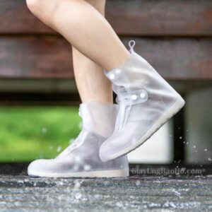 So Sánh 2 Loại Giày Đi Mưa và Giày Chống Nước 10 Giày Đi Mưa